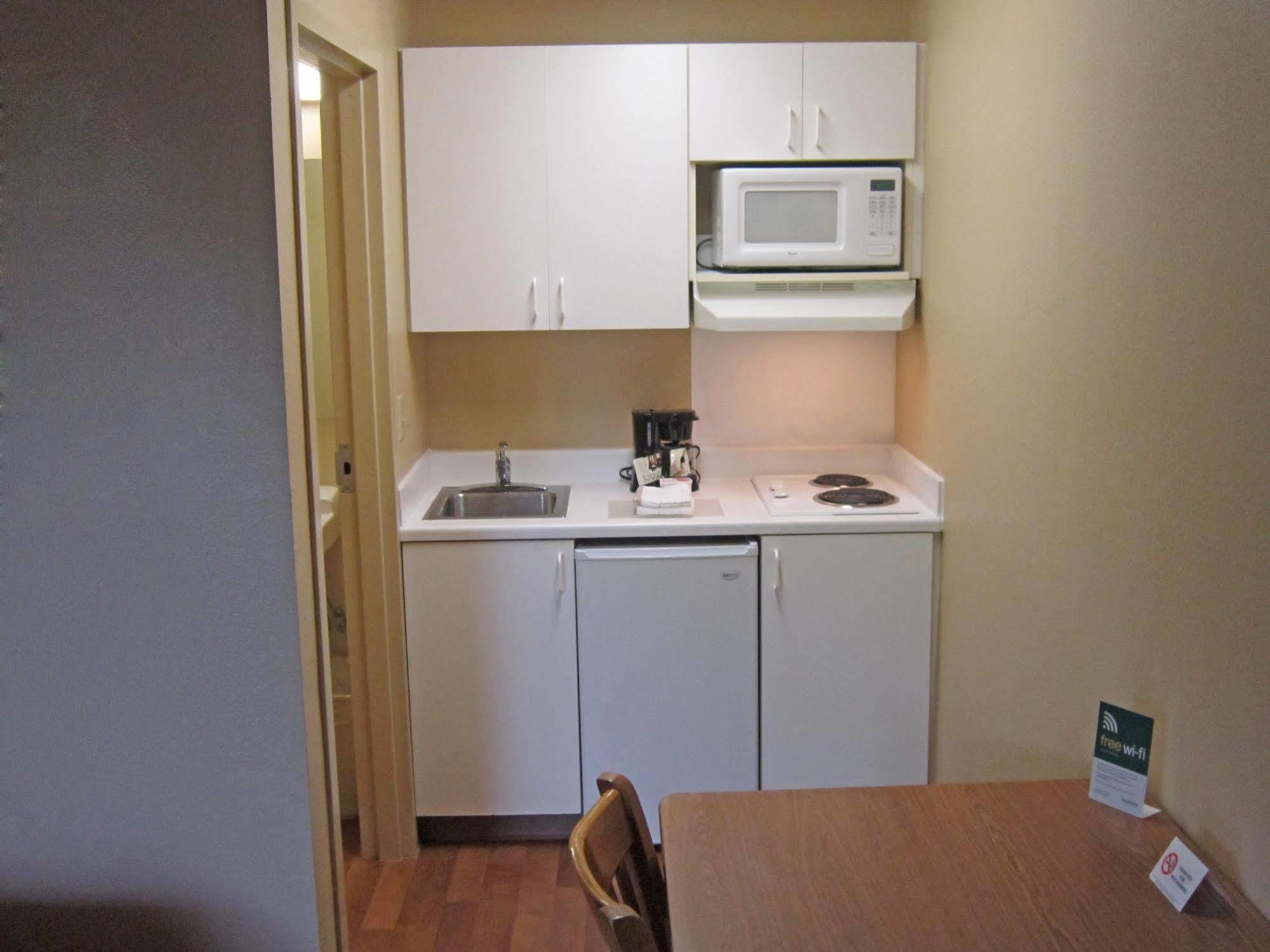 Hometowne By Red Roof Orlando - Ucf Area Motel