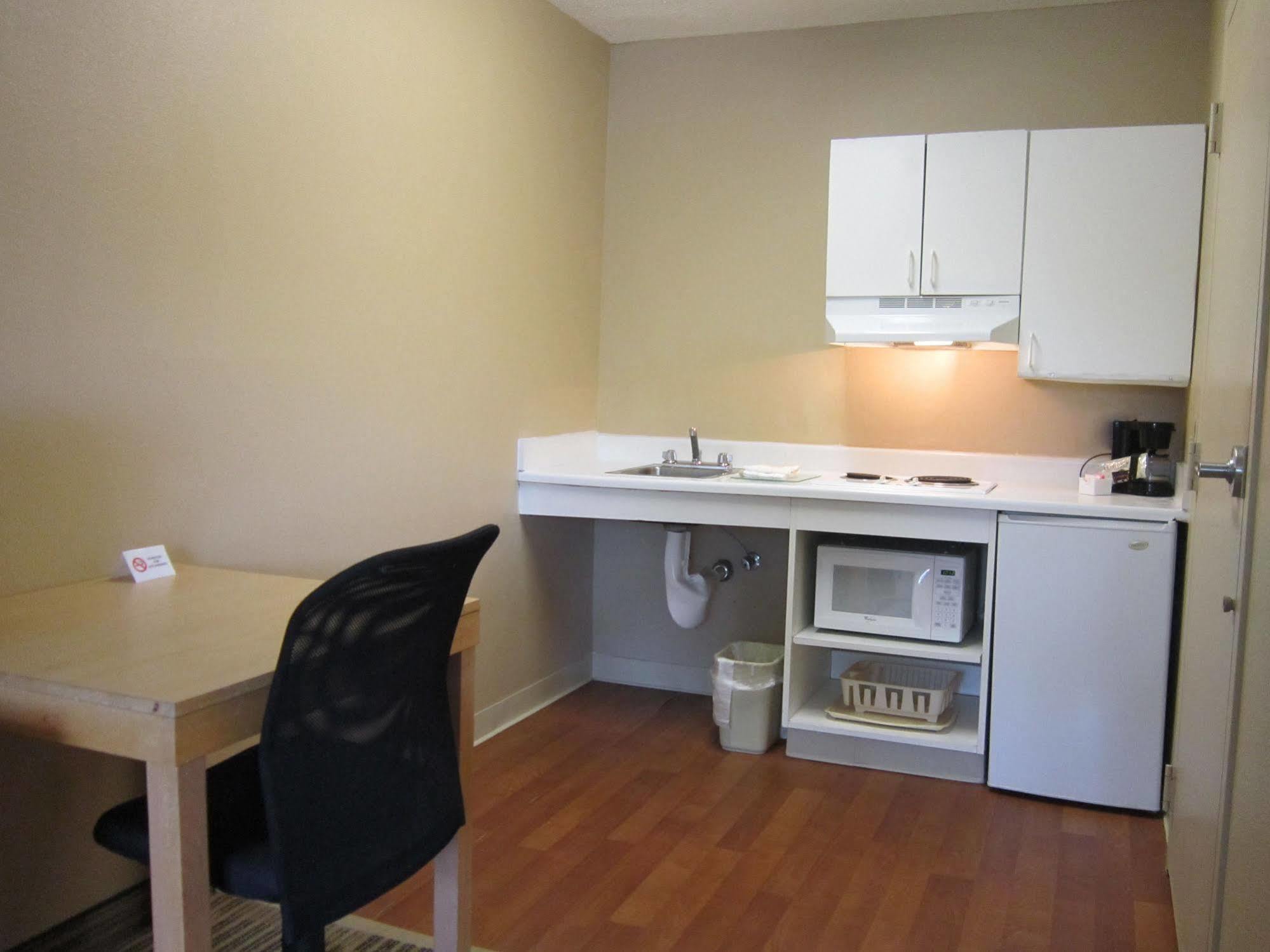 Hometowne By Red Roof Orlando - Ucf Area Motel 2*