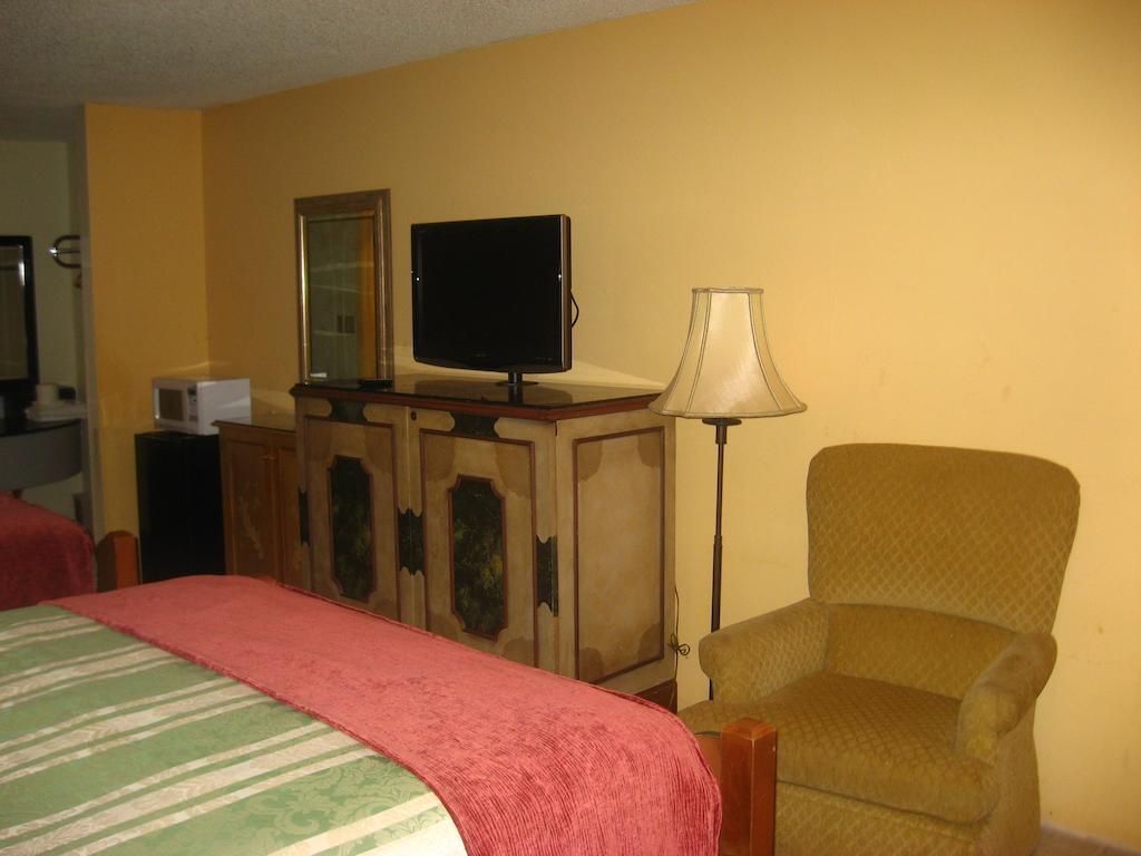 Lake Cecile And Suites Hotel 4*