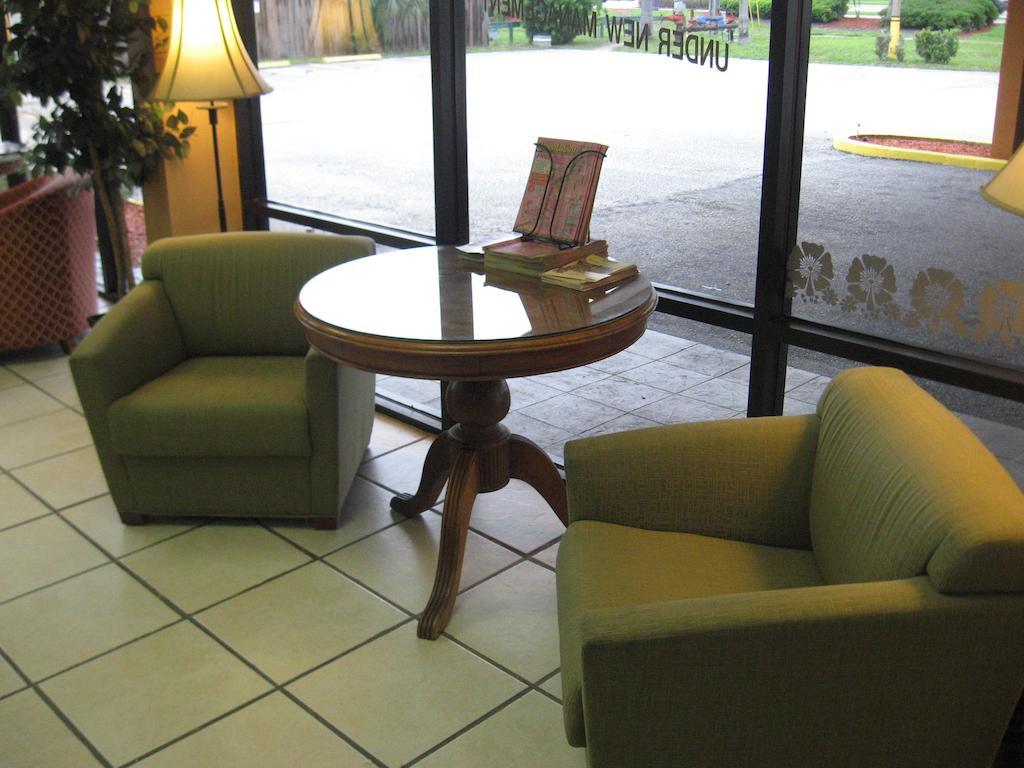 Lake Cecile And Suites Hotel 4*