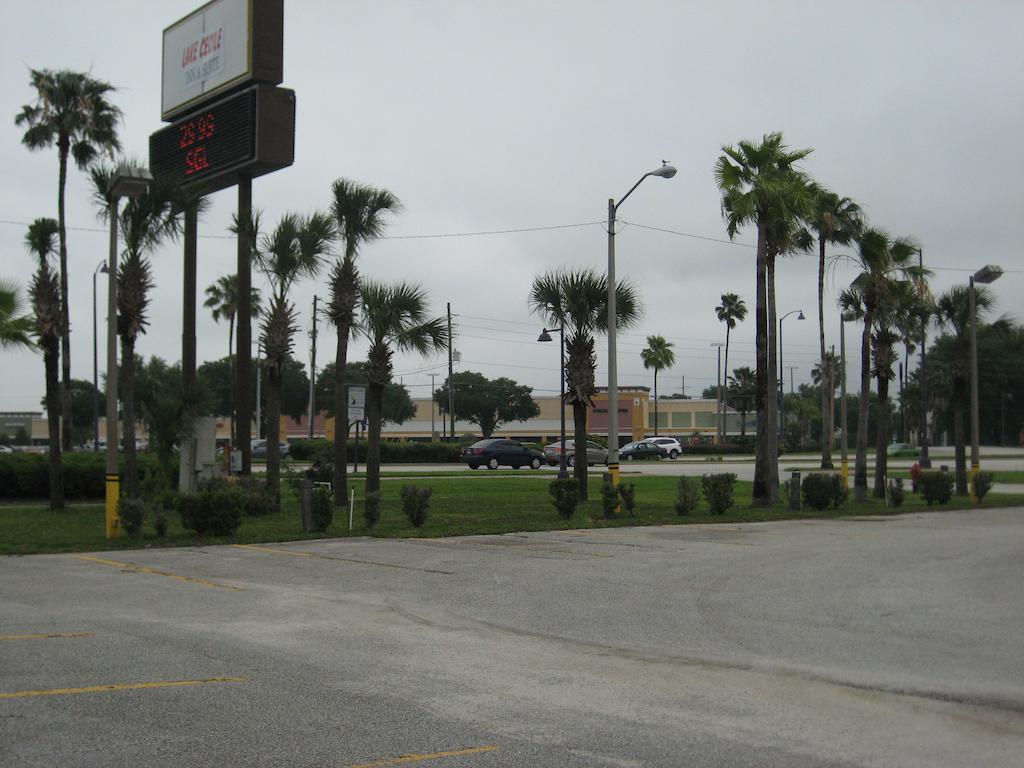 Lake Cecile And Suites Hotel Kissimmee
