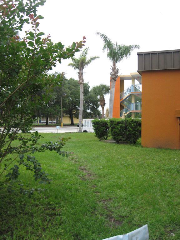 Lake Cecile And Suites Hotel 4*