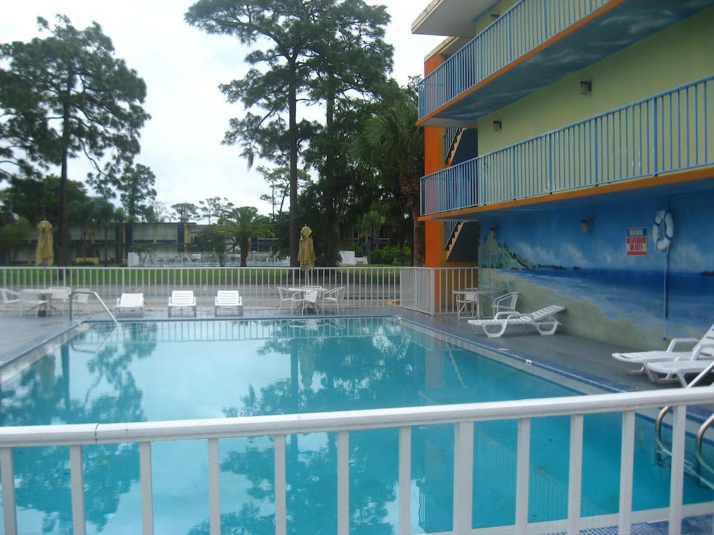 Hotel Lake Cecile And Suites Kissimmee
