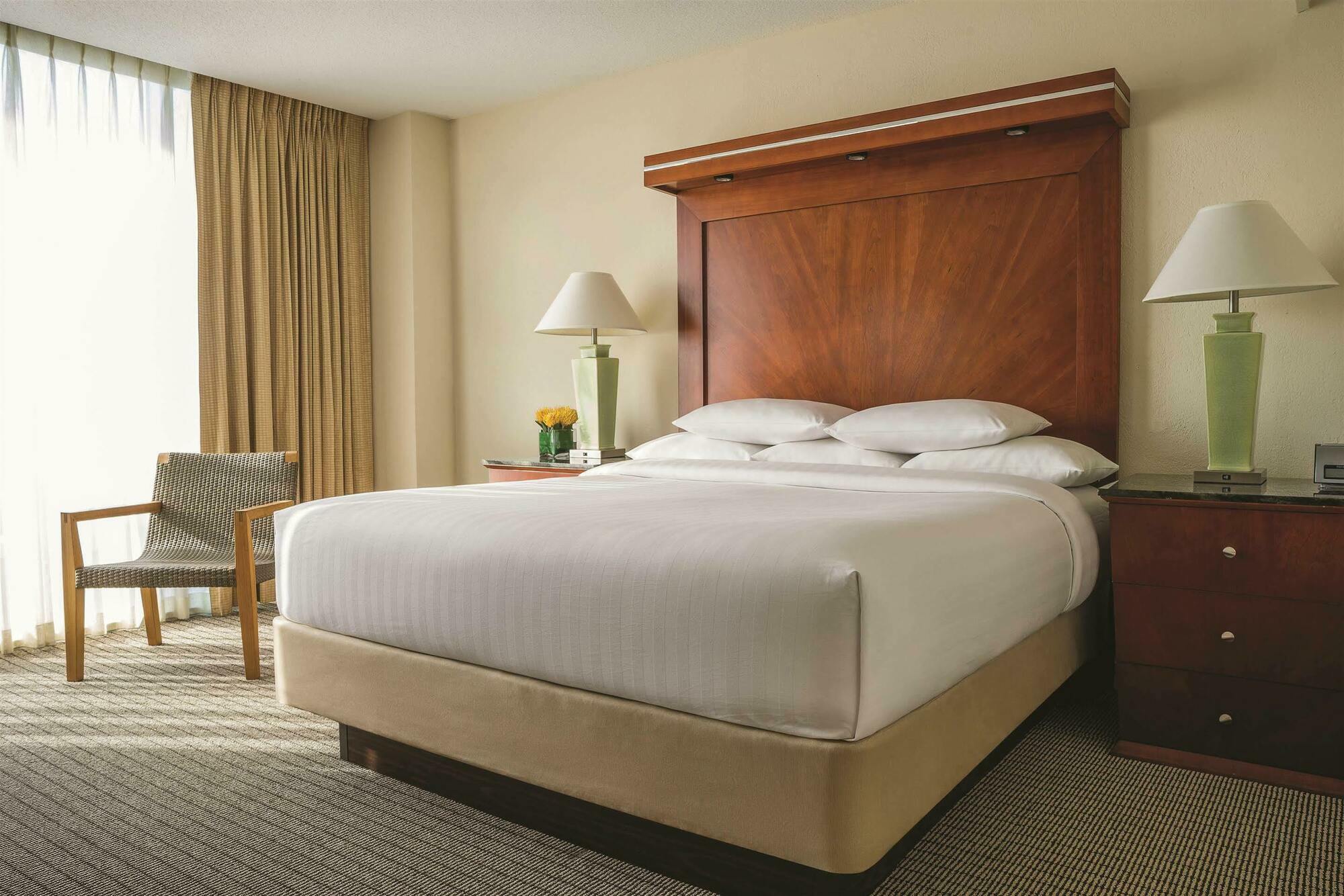 Pier Sixty-six Hotel