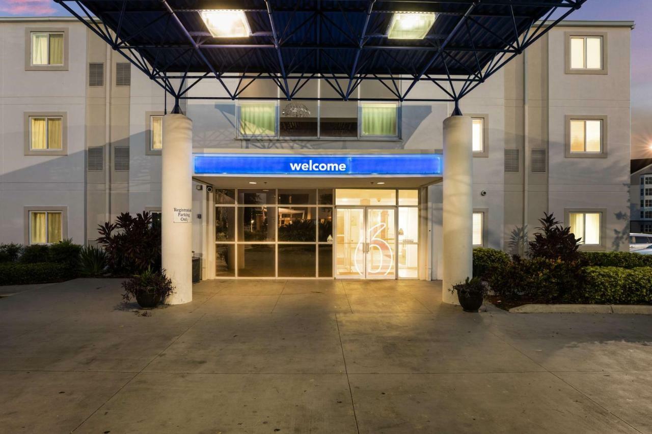 Hotel 6-orlando, Fl - International Dr 4*