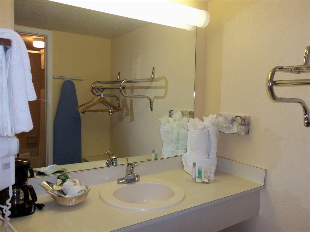 Claremont Kissimmee 2*