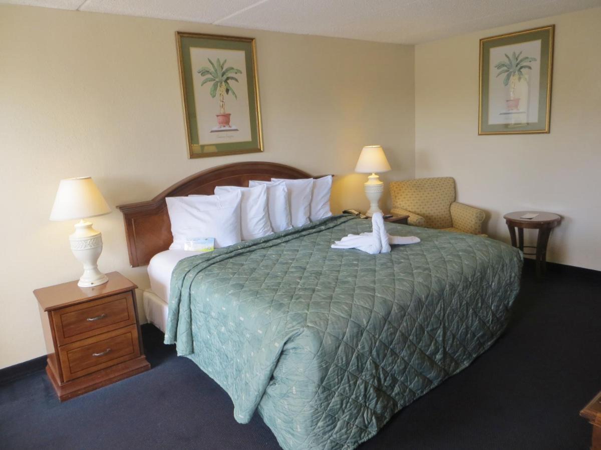 Hotel Days By Wyndham Orlando Airport Florida Mall Williamsburg