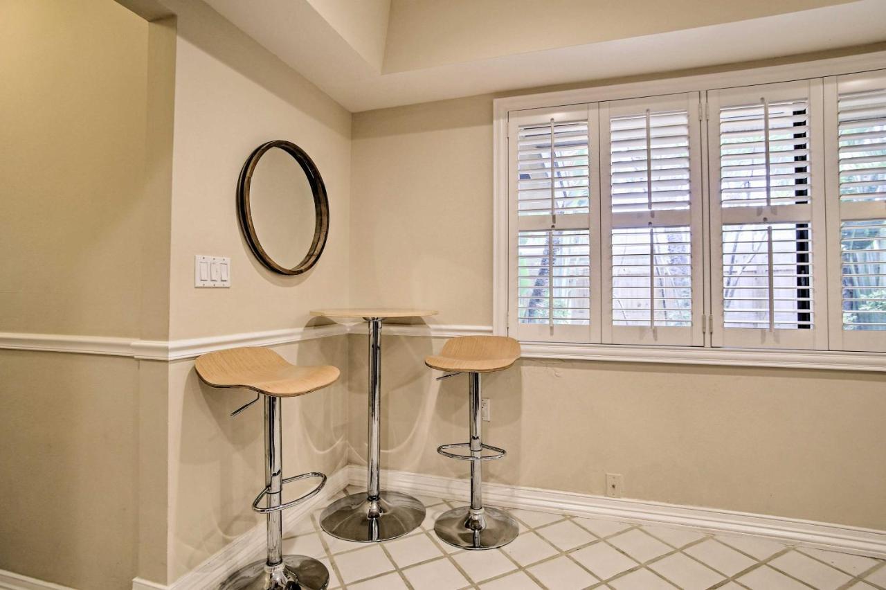 Updated And Private Oakland Park Gem About 2 Mi To *