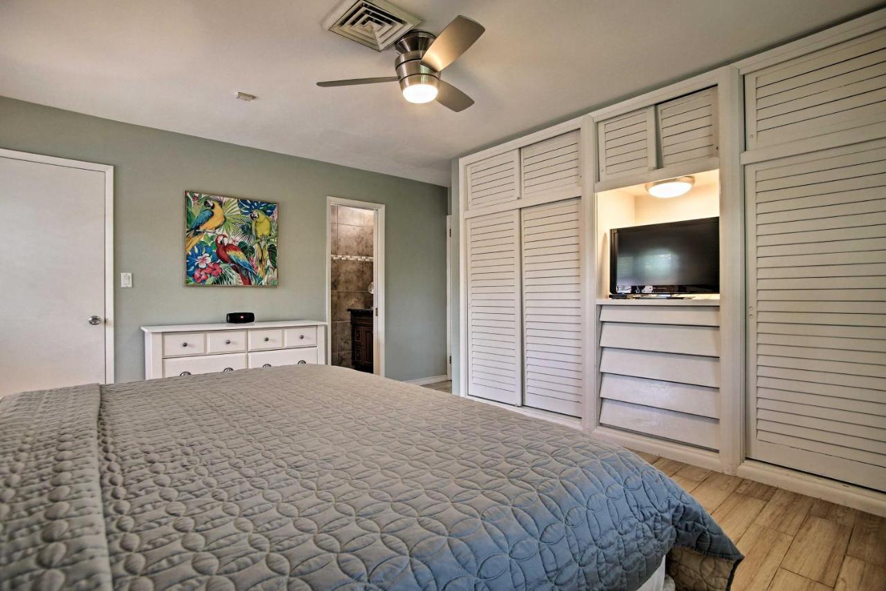 Updated And Private Oakland Park Gem About 2 Mi To *