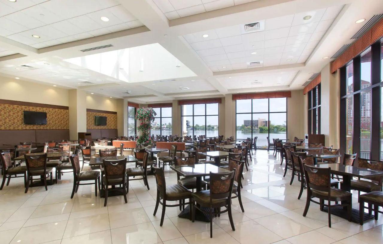 Ramada Plaza By Wyndham & Intl Drive 3*