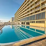 Bright Daytona Beach Condo With Community Pool!