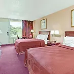 Howard Johnson By Wyndham Tropical Palms Kissimmee