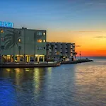 2 Bed Condo With Balcony Facing Pool And Sunsets!