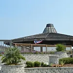 Jetty East A516
