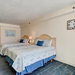 Oceanfront With Kitchen And Wifi Sleeps 6