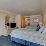 Oceanfront With Kitchen And Wifi Sleeps 6