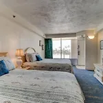 Oceanfront With Kitchen And Wifi Sleeps 6