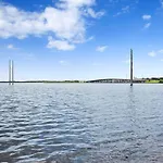 Deco Drive Waterfront 1Bed Apartment On The Bay