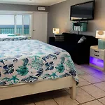 Beachfront With Free Beach Service!Private Balcony
