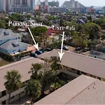Lovely 2 Bedroom 1 Bathroom Condo Minutes From The Beach