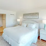 Breakers East 604