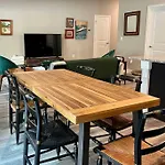 Sweet Stay With Fully Fenced Yard