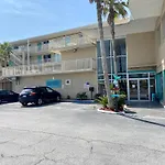 Ocean Breeze - Direct Ocean Front-Pool Is Open