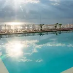 Boardwalk Inn And Suites