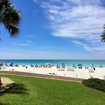 Pelican Walk 802