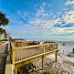 Pelican Walk 802