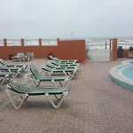 Super 8 Oceanfront Motel