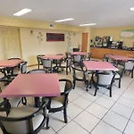 Roomba Inn & Suites - Daytona Beach