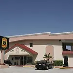 Super 8 Oceanfront Motel