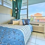 Oceanfront Daytona Beach Club Studio With Balcony!