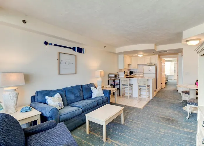 Oceanfront With Kitchen And Wifi Sleeps 6