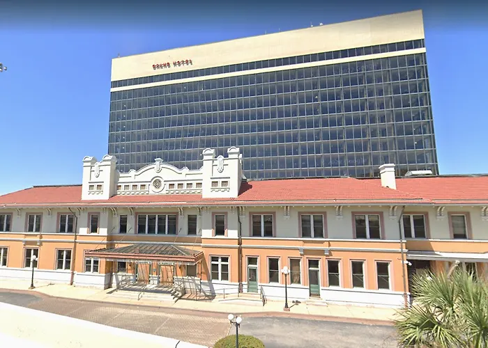 Crowne Plaza Pensacola Grand
