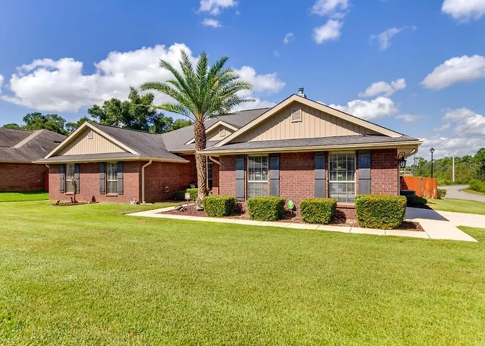 Pensacola Home With Private Lanai, 9 Mi To Downtown!