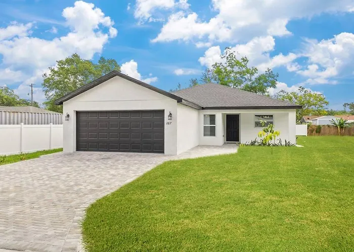 Brand New Modern Urban Oasis