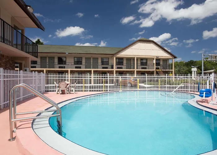 Americana Inn & Suites