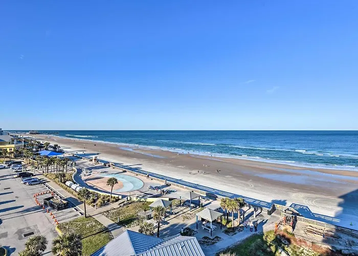 Oceanfront Resort-Style Getaway - Walk To Beach!