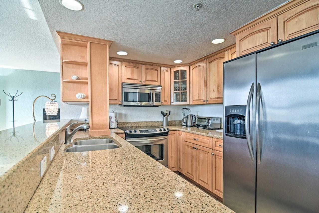 Coastal With Pool, Walk To Clearwater Beach! Apartment Clearwater Beach