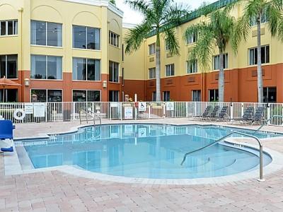 Hotel Express Clearwater East - Icot Center By Ihg 2*
