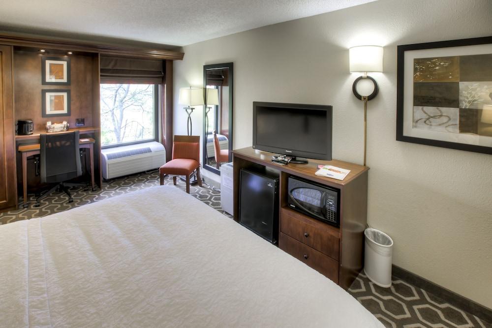 Hampton International Airport/westshore Hotel