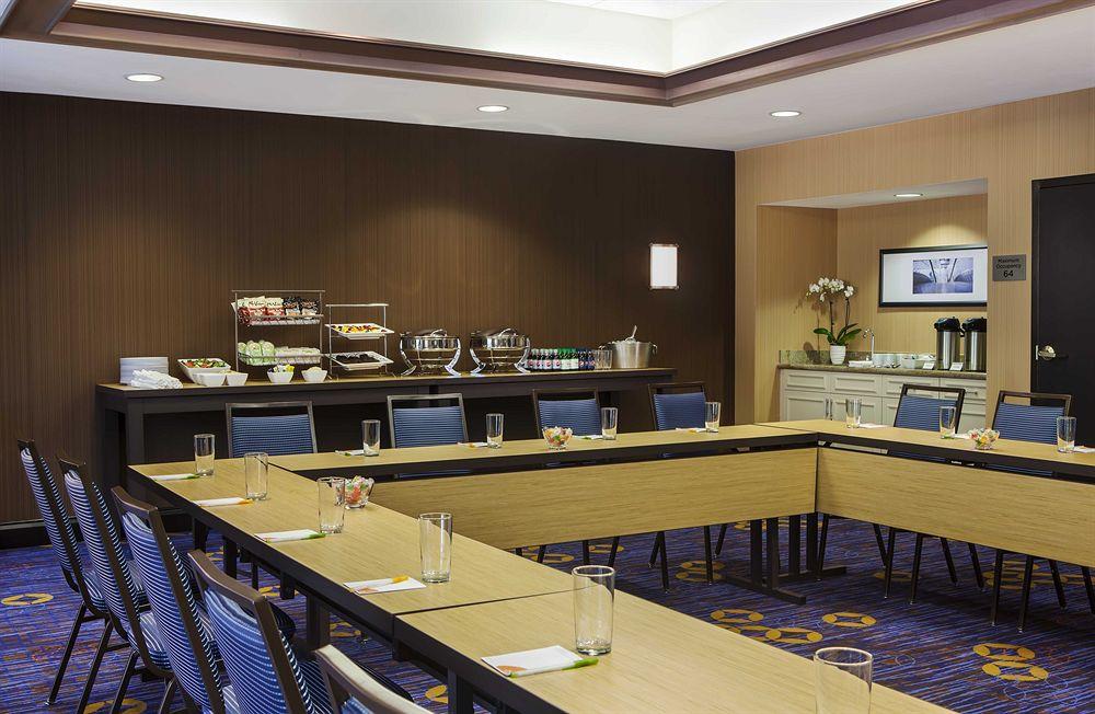 Courtyard By Marriott Downtown Hotel