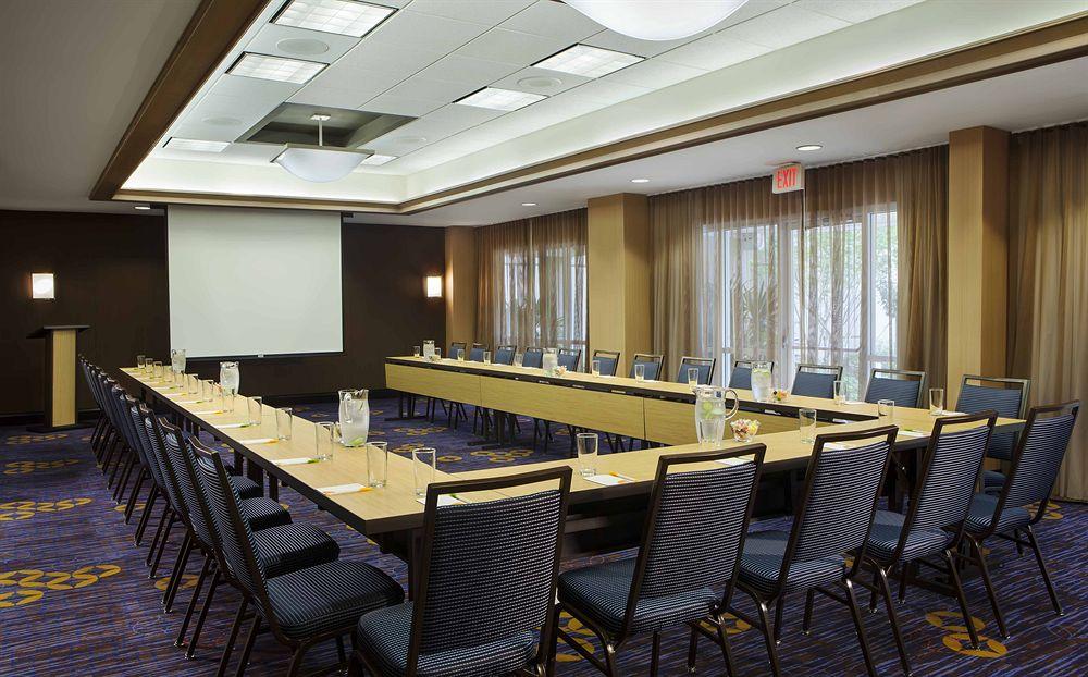 Courtyard By Marriott Downtown 3*