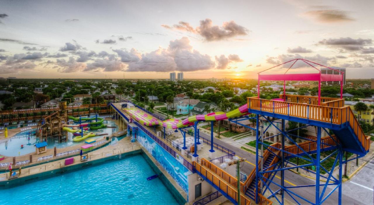 Pirates Cove Studios! Hotel