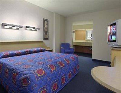 Hotel Econo - Clearwater 3*