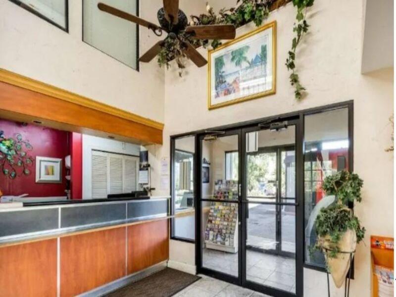Econo - Clearwater Hotel