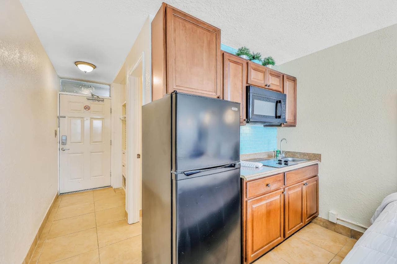 Sunshine & Oceanfront Serenity Apartment *