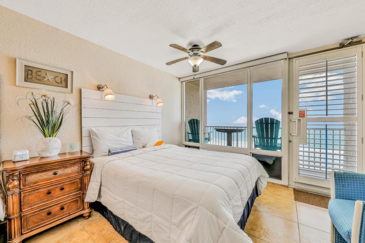 Sunshine & Oceanfront Serenity Apartment
